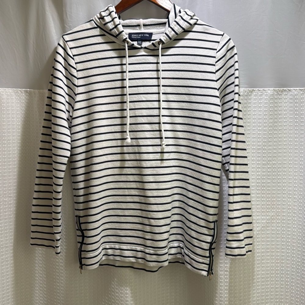 Jones New York Hoodie!!
